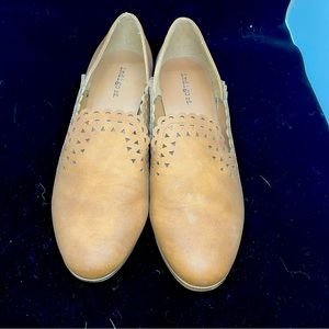 Indigo Rd brown loafers size 7